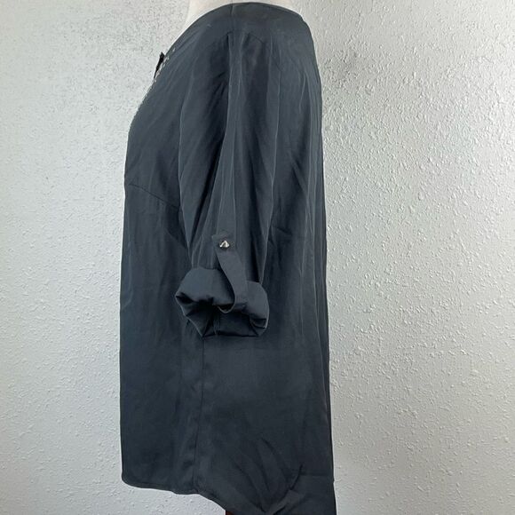 EUC Passports Womens Black 3/4 Sleeve Top with a Studded Pattern in Front Size M - Picture 4 of 8